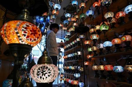 神戸・三宮 高架下におとぎの世界 トルコランプ専門店 240個すべて