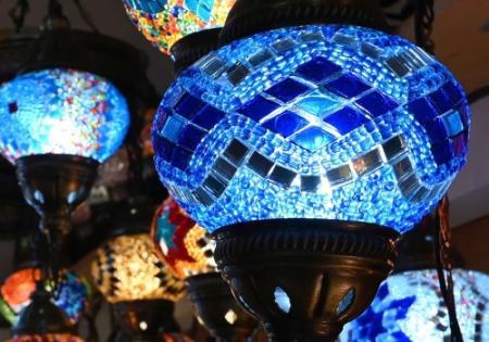 神戸・三宮 高架下におとぎの世界 トルコランプ専門店 240個すべて