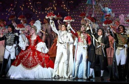 宝塚雪組公演「ベルサイユのばら」開幕 初演から50周年 トップ彩