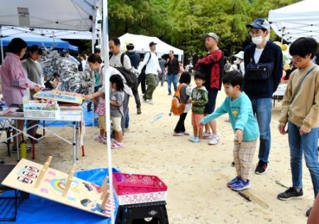 10月19日】尼崎・園和小で「あままままるしぇ」 雑貨など50ブース