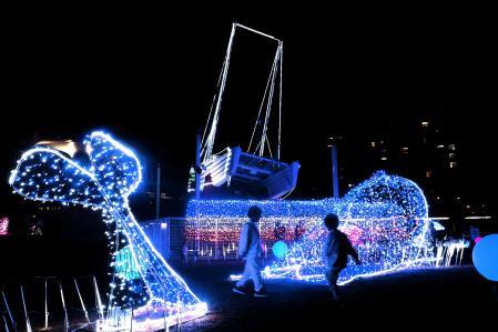 1)　夜のイルミネーション Rooftop Star Skating Rink GINZA SIX (ルーフトップ スター スケー