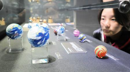 4月7日まで】神戸で出会う色彩の宇宙 アートマーブルでガラス旅路