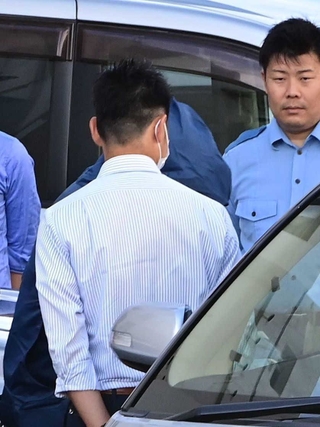 送検される豊島辰吾容疑者＝２日午前９時５分、神戸市東灘区御影中町２、東灘署