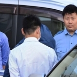 送検される豊島辰吾容疑者＝２日午前９時５分、神戸市東灘区御影中町２、東灘署