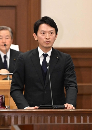 兵庫県議会の定例会本会議に登壇した斎藤元彦知事＝２６日午前、県公館（撮影・風斗雅博）