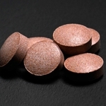 女性が服用したという小林製薬のサプリメント「紅麹コレステヘルプ」