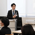 新入社員に安全に対する思いを語りかける大野将希さん＝大阪府吹田市片山町２