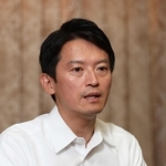 就任３年を前にインタビューに応じる兵庫県の斎藤元彦知事＝２６日午後、神戸市中央区、兵庫県庁（撮影・小林良多）