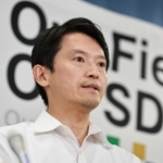 定例会見で記者からの質問に答える斎藤元彦知事＝７月３０日、兵庫県庁（撮影・長嶺麻子）