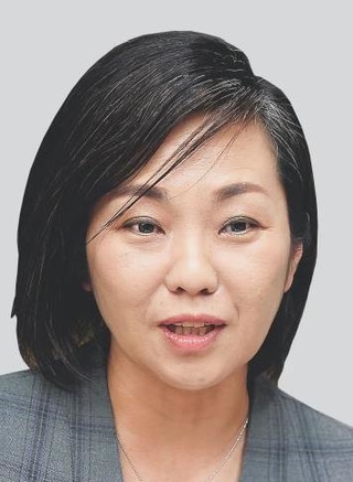 稲村和美氏