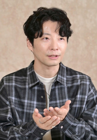 自身の音楽について「ポジティブでもネガティブでも、ポップであることには変わりはない」と話す星野源さん