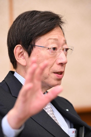 インタビューに応じる久元喜造神戸市長＝神戸市役所（撮影・大田将之）