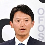 就任会見で質問に答える斎藤元彦知事＝１９日午後、県庁（撮影・風斗雅博）