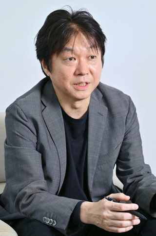 「本や雑誌が売れない時代だが、どんな形でも書き続けていきたい」と話す西崎伸彦さん