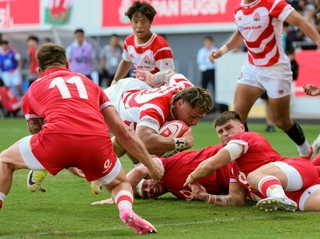 日本－ウェールズ　後半、決勝トライを決めるバイレア