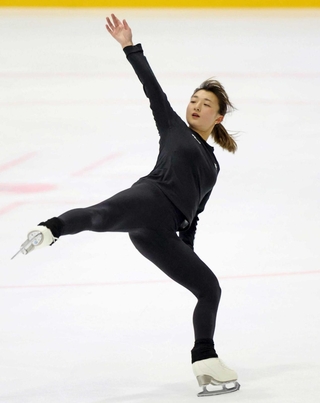 五輪対策合宿で練習する坂本花織＝関空アイスアリーナ（撮影・中田匡峻）