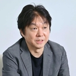 「本や雑誌が売れない時代だが、どんな形でも書き続けていきたい」と話す西崎伸彦さん