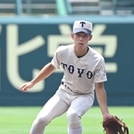 攻守の要として東洋大姫路を束ねる渡辺拓＝１日、甲子園（撮影・大田将之）