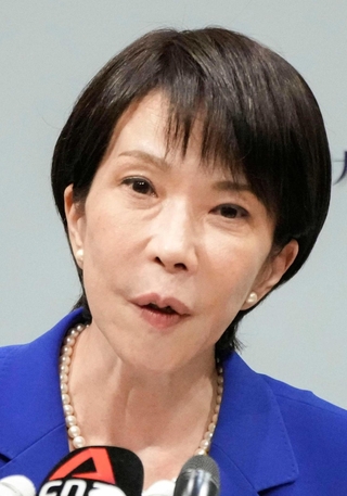 会見する高市早苗氏＝１９日