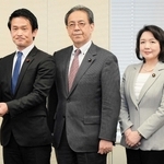 野党３党の代表。（左から）中道改革連合の小川淳也代表、立憲民主党の水岡俊一代表、公明党の竹谷とし子代表＝３月１９日、国会内