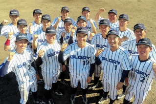 全国大会での健闘を誓うグローリー野球部＝姫路市香寺町、香寺総合公園スポーツセンター