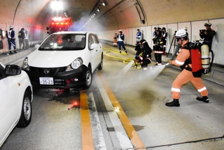 火災を想定した消火訓練などがあった防災訓練＝朝来市和田山町久世田