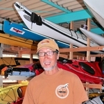 瀬戸内カヤック横断隊に参加した山口晴康さん＝赤穂市御崎