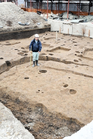 弥生時代から古墳時代にかけての竪穴建物跡が見つかった関ノ口遺跡＝姫路市網干区和久