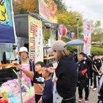 昨年１１月、三木総合防災公園で開かれた楽市楽座（同実行委員会提供）