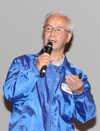 ３０年間の災害支援の取り組みを話す高橋守雄さん＝福崎町福田