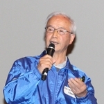 ３０年間の災害支援の取り組みを話す高橋守雄さん＝福崎町福田