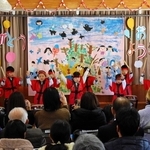 園への感謝の気持ちを込めた太鼓演奏＝いずれも三田市小野