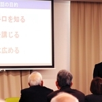 特殊詐欺の手口や対策をお年寄りに紹介する県警の防犯講話＝いずれも北区役所