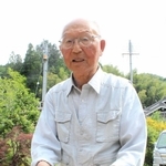 鶉野飛行場での徴用体験を語る細見久雄さん＝丹波篠山市佐貫谷