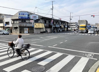 交通量が多いこともあり、車両同士の追突事故が目立つ＝尼崎市南塚口町３