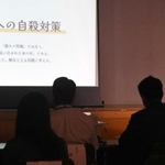 若者会議「Ｕｐ　ｔｏ　Ｙｏｕ！」の活動報告会の様子＝尼崎市若王寺２