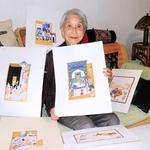 アフガニスタン伝統の細密画を展示・販売する西垣敬子さん＝宝塚市内
