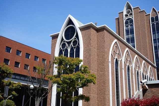 近畿大学（Eric Akashi／stock.adobe.com）