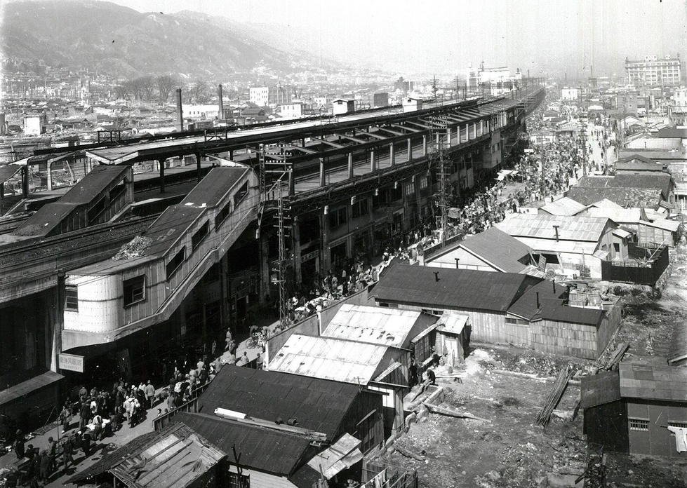 ひょうごクロニクル(11)1945～56 神戸の闇市・三宮自由市場 戦後復興へ