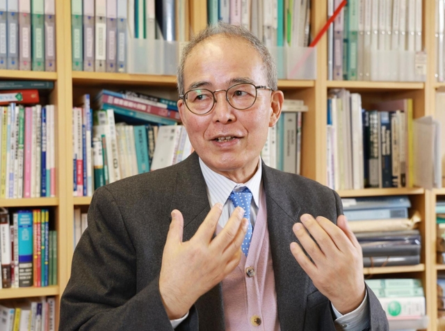 兵庫県立ひょうごこころの医療センターの田中究院長＝神戸市北区（撮影・長嶺麻子） 