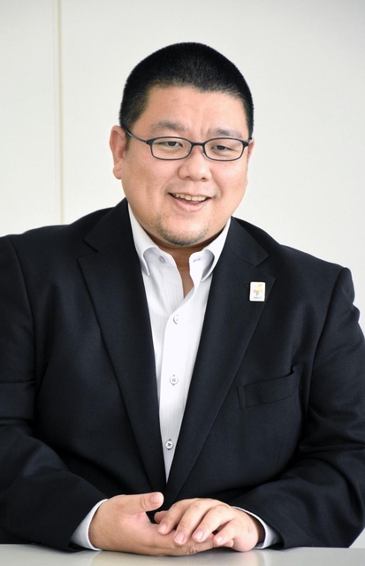 男性の生きづらさについて語る福島充人さん＝加古川市内（撮影・門田晋一）