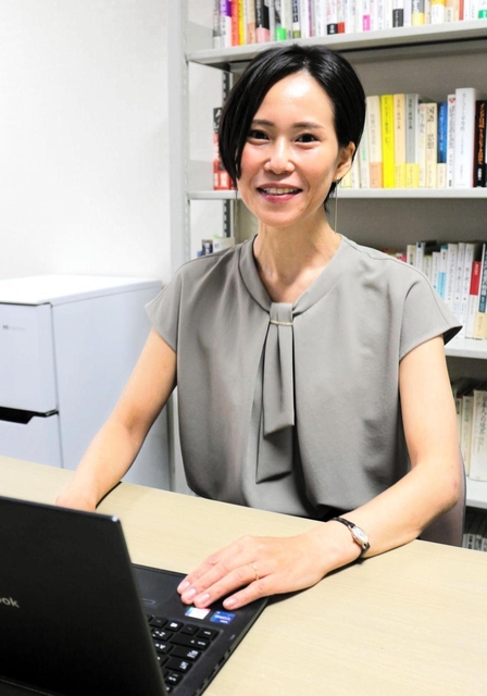 「『生きづらさ』を聴く」（日本評論社）の著者で、関西学院大社会学部の貴戸理恵教授＝西宮市上ケ原一番町