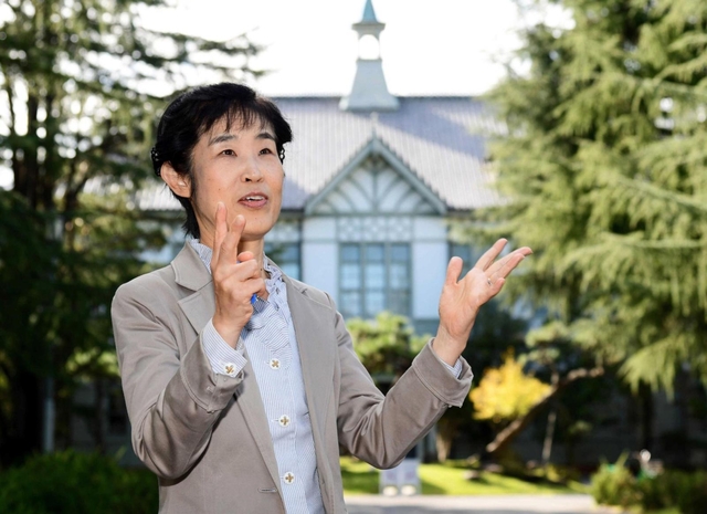 学校臨床心理学が専門の伊藤美奈子さん＝奈良市、奈良女子大（２０２１年撮影）