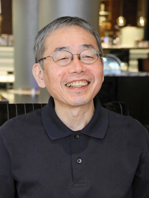 吃音のある若者への支援について語る言語聴覚士の久保田功さん＝神戸市内