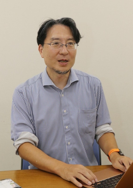 社不安症について説明する兵庫医科大学精神科精神科学講座講師の山田恒さん＝西宮市武庫川町