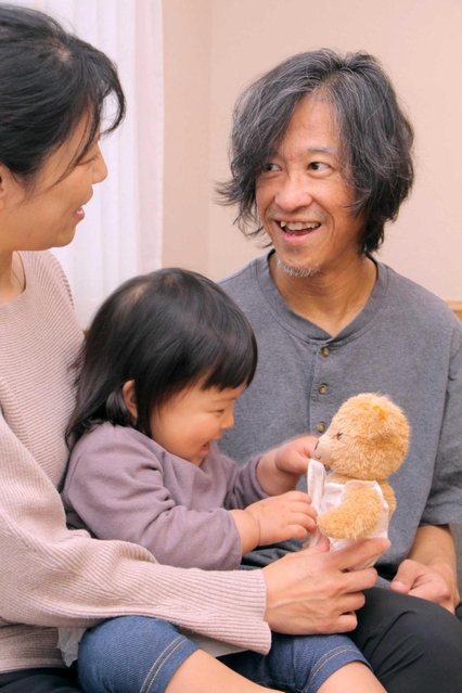 パーキンソン病と向き合いながら、子育てや仕事、マラソンに奮闘する川下史博さん＝西宮市内
