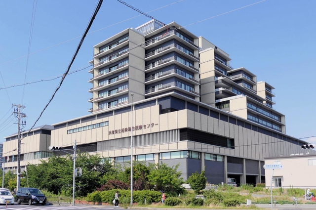 肺がんの切除手術などで多数の実績を重ねる兵庫県立尼崎総合医療センター＝尼崎市東難波町２
