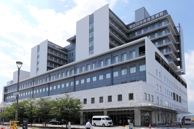 リウマチ治療で実績を重ねている加古川中央市民病院＝加古川市加古川町本町