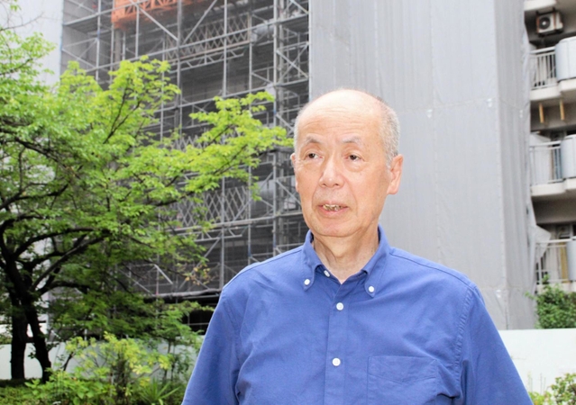 耐震工事までの経緯などを語るポートアイランド住宅管理組合特別顧問の高柳章二さん＝神戸市中央区港島中町３