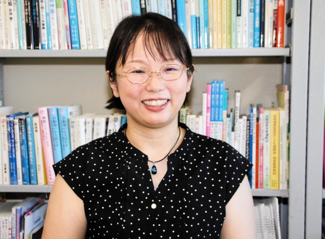 睡眠について語る神戸大人間発達環境学研究科の古谷真樹准教授＝神戸市灘区鶴甲３、神戸大